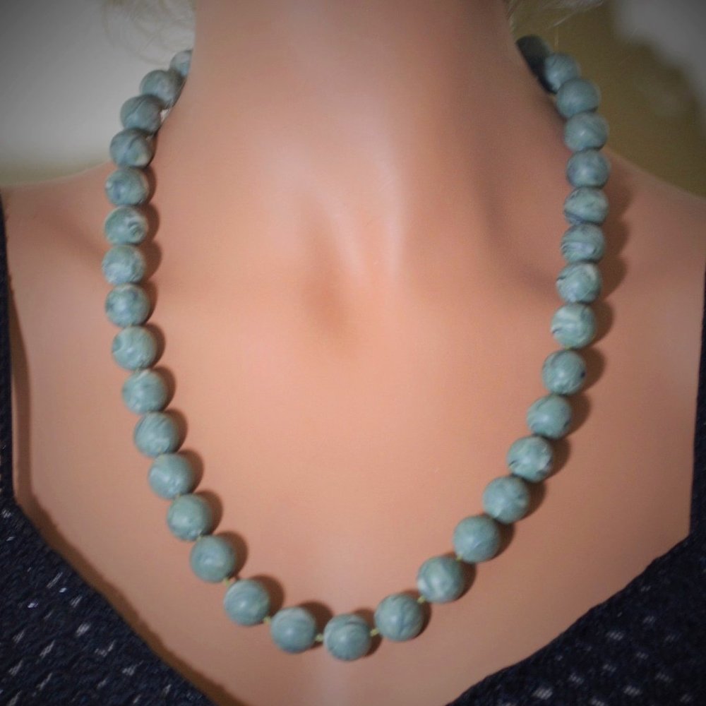 Vintage Jade Green Color Marbled Smooth Beads Necklace w/ Rollover Clasp 24"